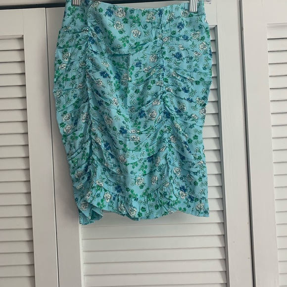 Floral scrunched mini skirt - Picture 3 of 3